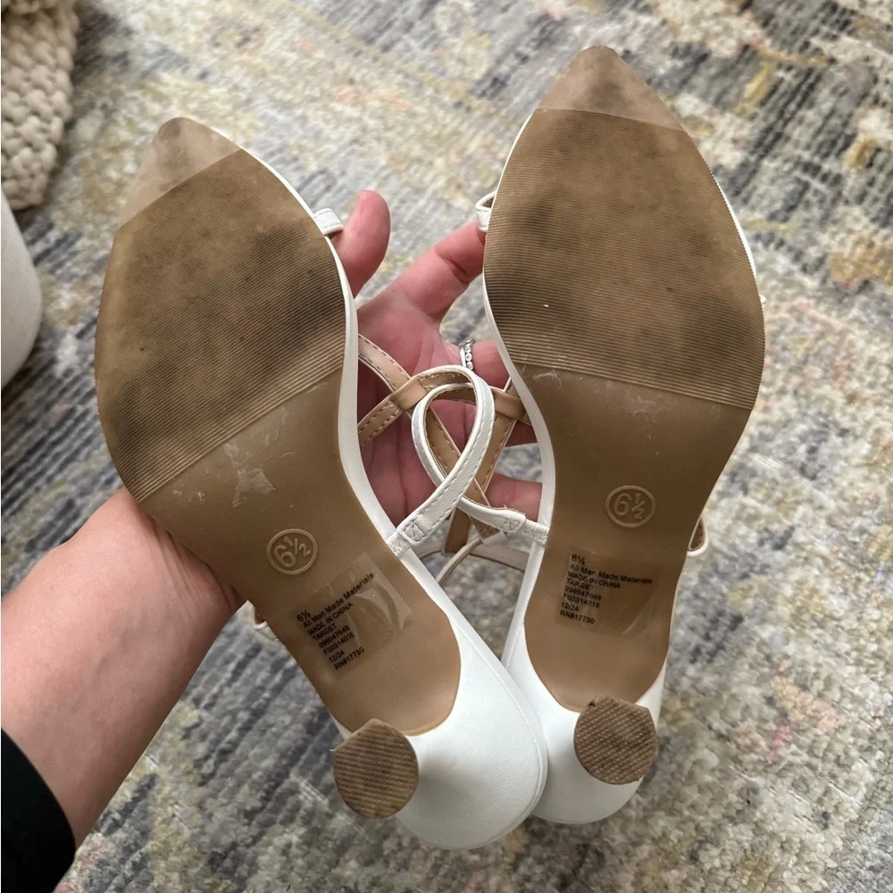 Women's White faux leather Strappy Sandals - Picture 4 of 7